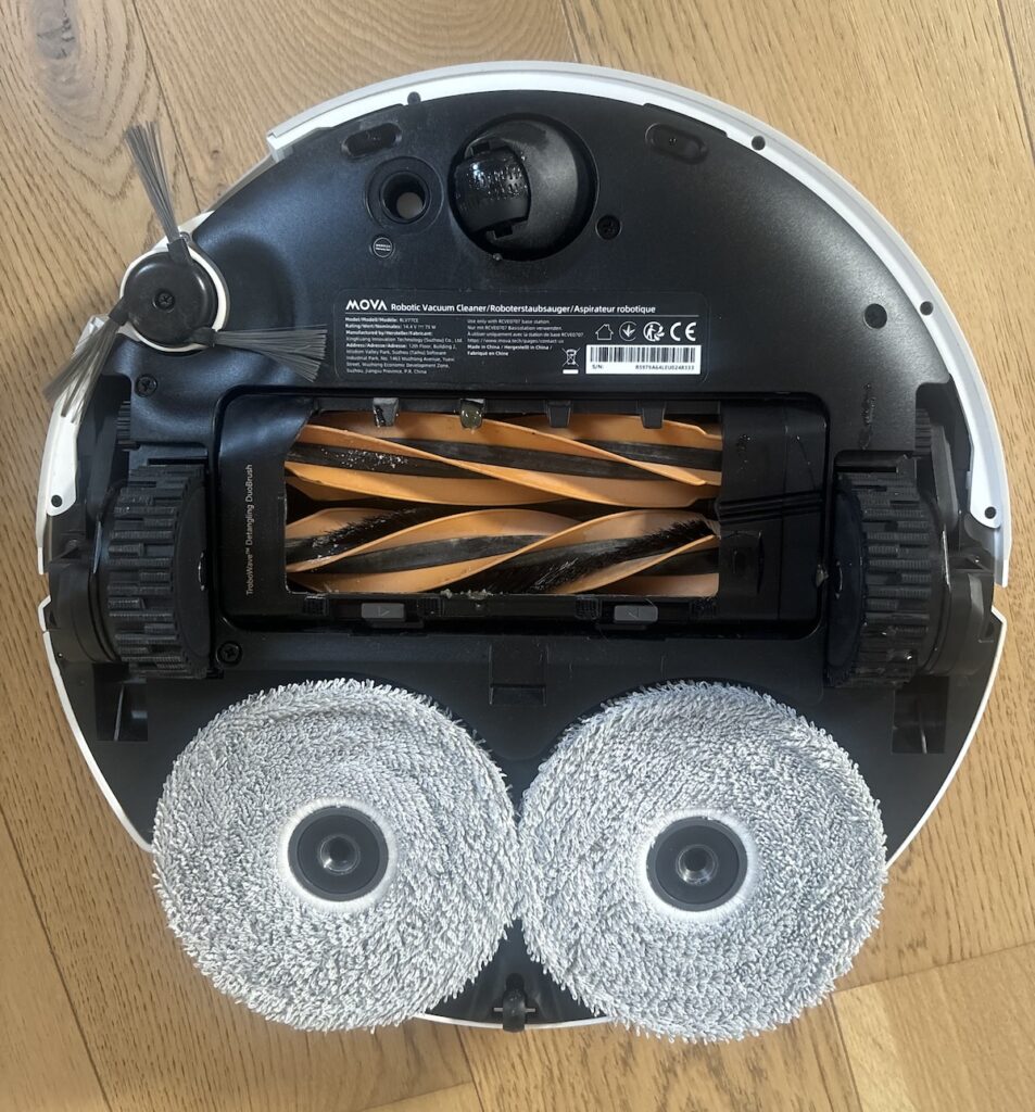 le dessous du robot aspirateur Mova V70 Ultra Complete après auto-lavage