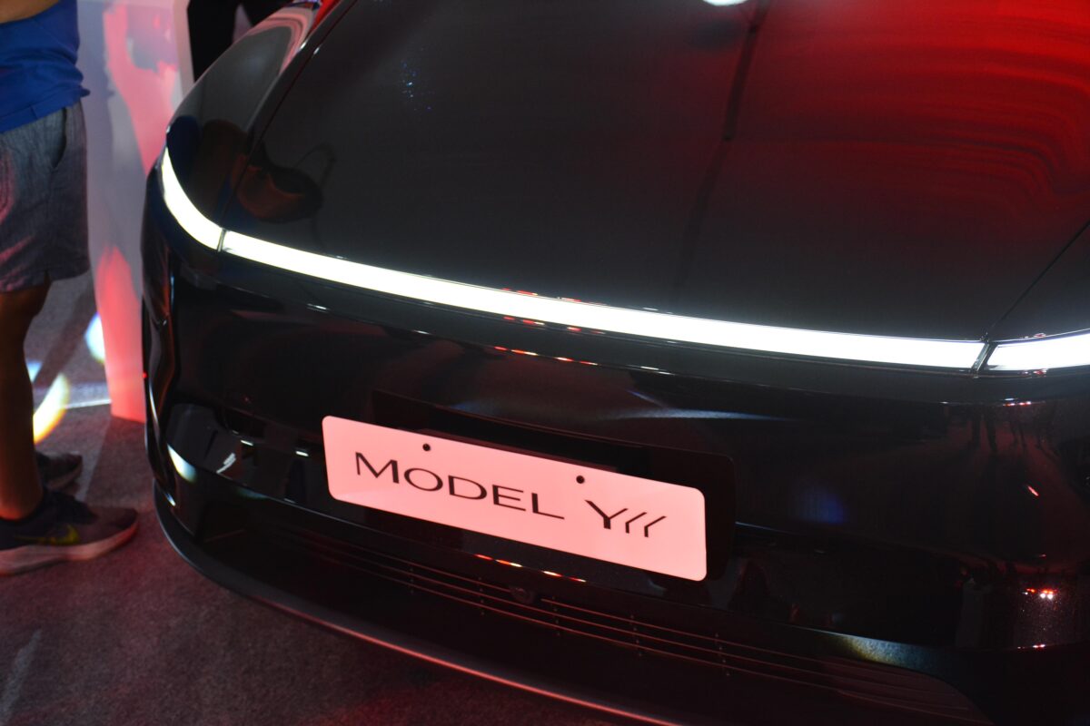 Le Tesla Model Y, SUV électrique le plus vendu en France au premier semestre 2026. Avec la prime reprise de 5 000 euros et la prime CEE, le prix d'entrée tombe à 32 390 euros pour la plupart des acheteurs. © Tesla
