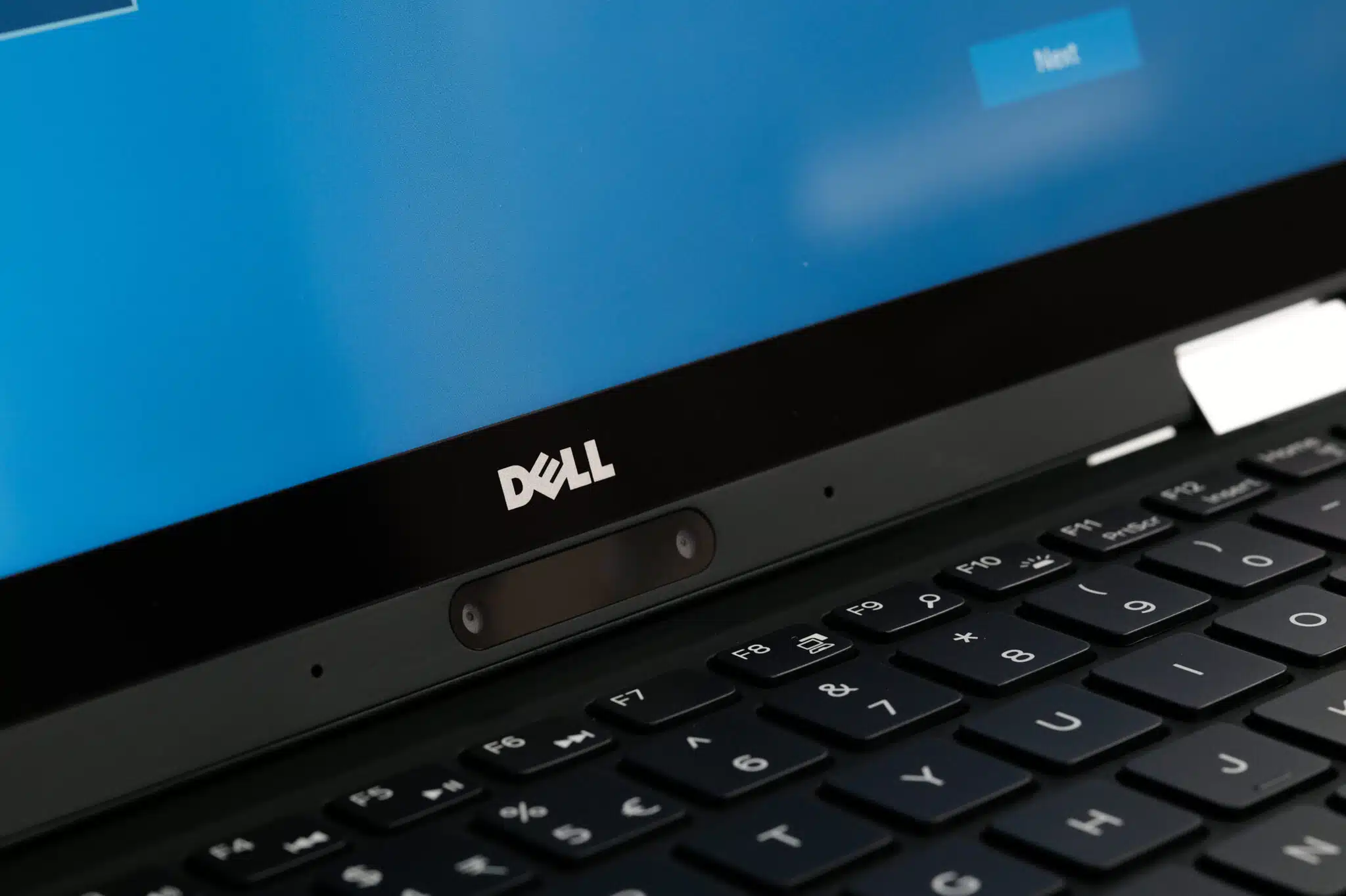 Un portable Dell sous Windows, famille de machines touchée par l'incompatibilité entre le pilote Intel IPF et la dernière mise à jour de Windows 11. © Chikena