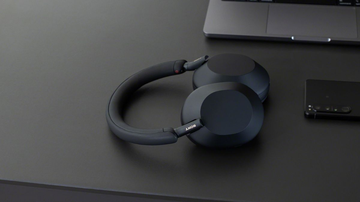 Image 1 : Profitez de 150 € de remise sur le Sony WH-1000XM5, l'un des meilleurs casques à réduction de bruit du marché !