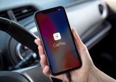 Sur CarPlay, Google Maps accueille désormais Gemini, accessible d’un simple toucher pendant le guidage.