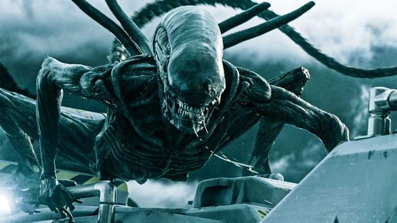 Un Xénomorphe dans le film Alien : Covenant.