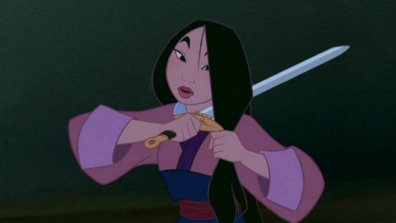 Mulan se coupant les cheveux dans le dessin animé de 1998