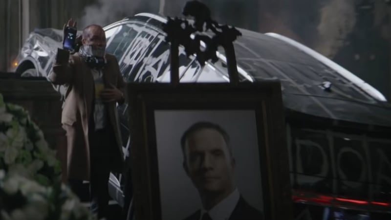 Deuxième victime de l'Homme-Mystère dans le trailer de The Batman