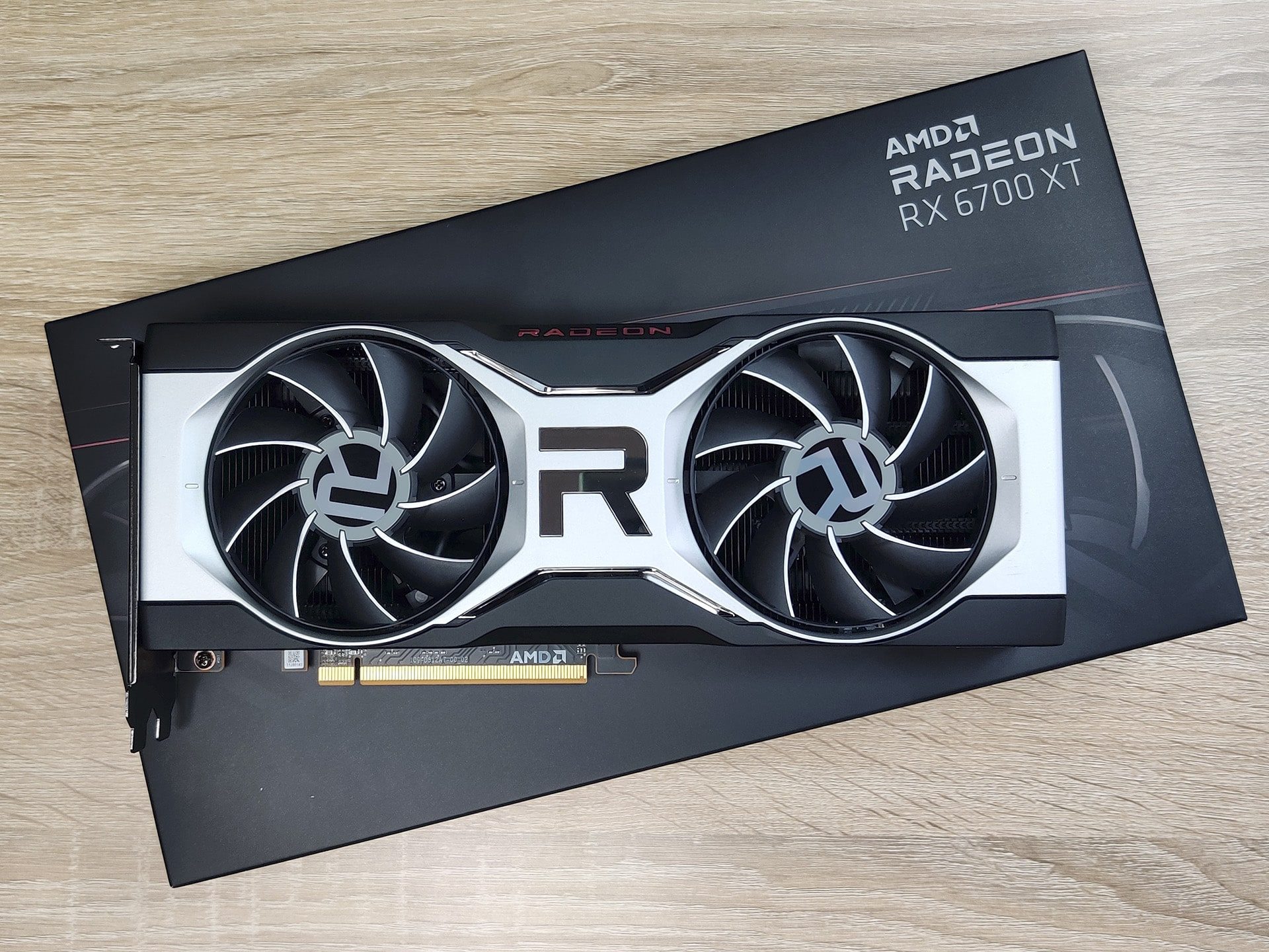 Test AMD Radeon RX 6700XT la carte graphique qu'il faut s'arracher