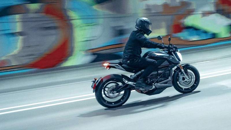 La moto électrique Zero SR 2022 disposera d'une capacité électrique pouvant atteindre 20,9 kWh (Crédits image : Zero Motorcycles)