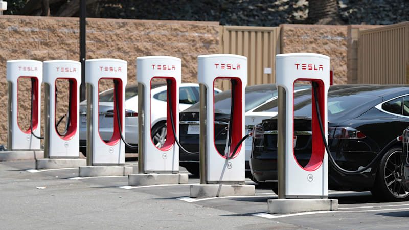 Une station de recharge électrique Supercharger de Tesla à Los Angeles, aux États-Unis (Crédits image : Reuters/Lucy Nicholson)