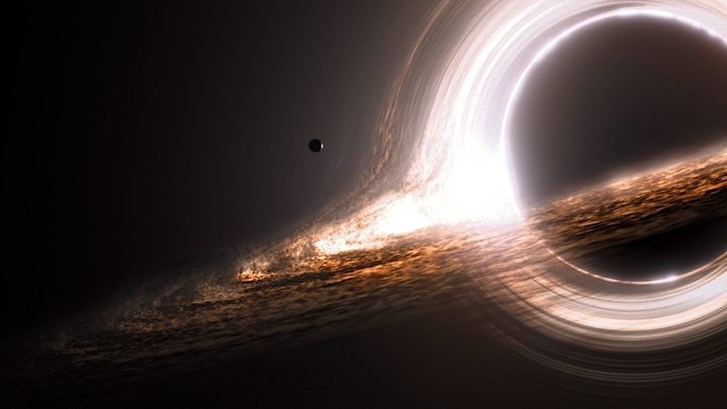 Le trou noir baptisé Gargantua dans le film Interstellar, modélisé par l'astrophysicien Kip Thorne pour préserver l'exactitude scientifique d'une grande partie du film (Crédits image : Paramount)
