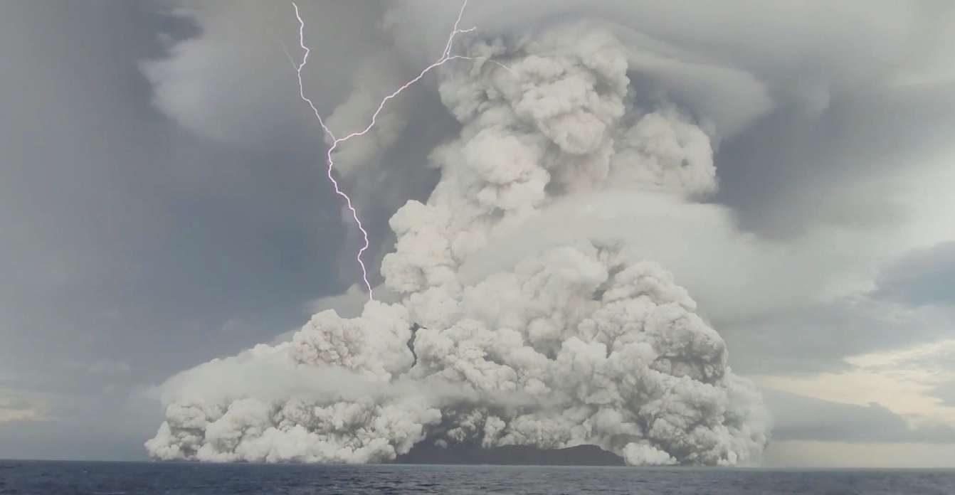 Éruption aux Tonga