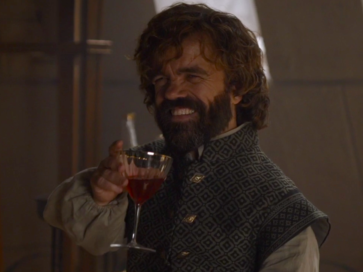Une rare image de Tyrion Lannister souriant