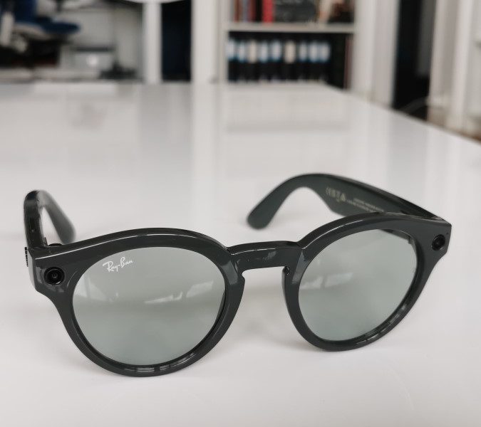 Image 1 : Test Ray-Ban Stories : les lunettes Facebook sont  plus connectées qu'intelligentes