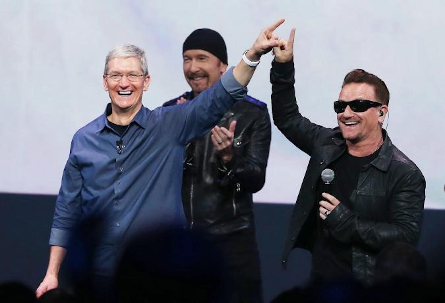 Tim Cook et Bono en 2014 © Justin Sullivan via Getty Images