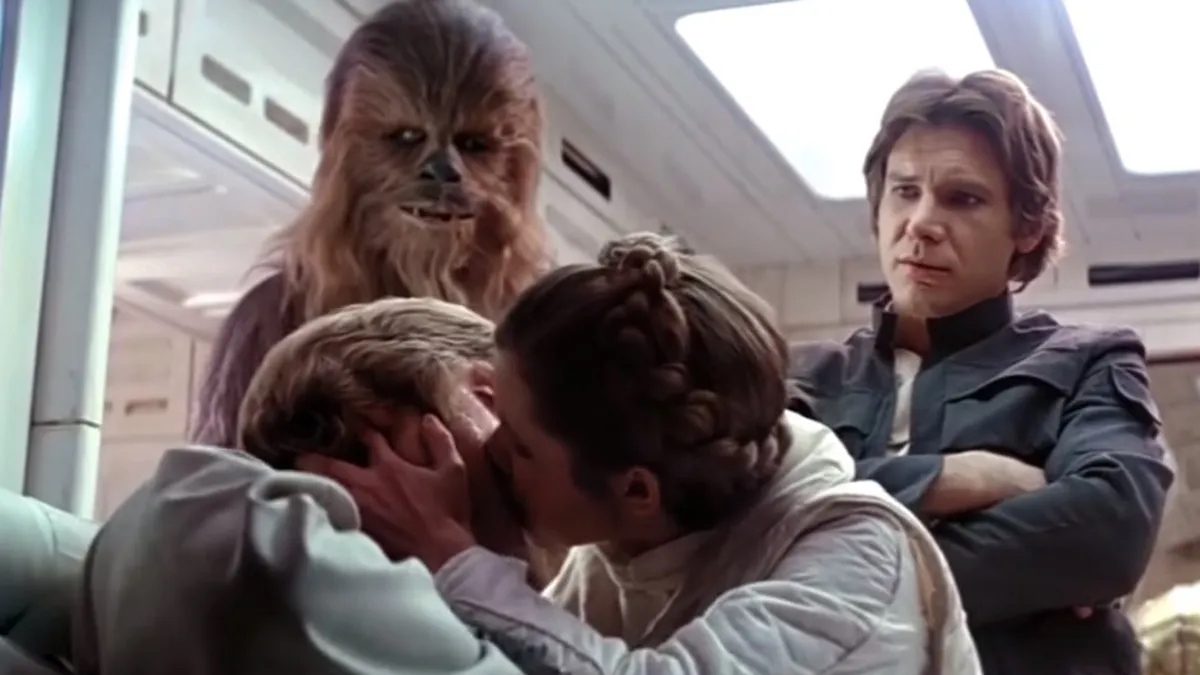Le baiser entre Luke et Leia © Lucasfilm